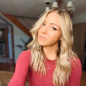 Meet your Posher, Cait